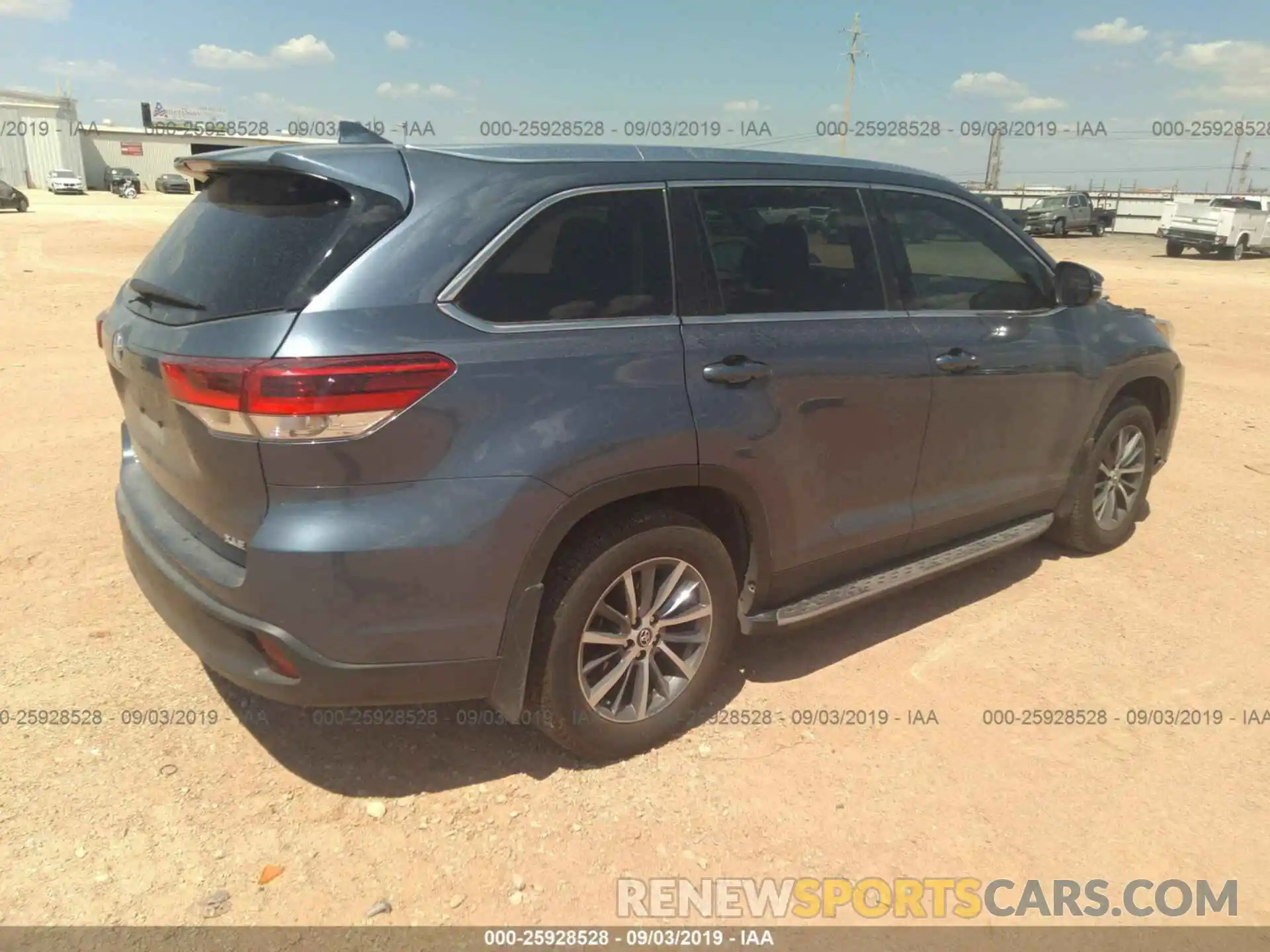 4 Photograph of a damaged car 5TDKZRFH0KS297481 TOYOTA HIGHLANDER 2019