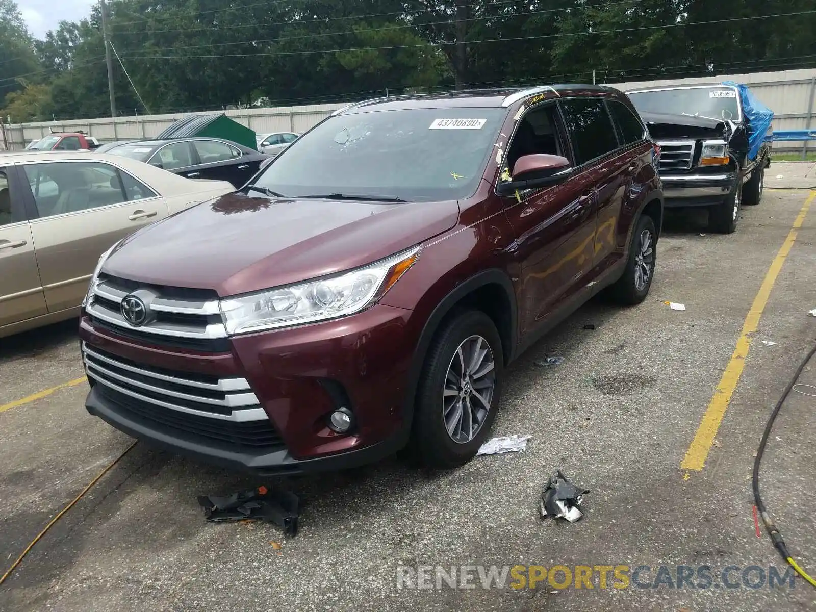 2 Photograph of a damaged car 5TDKZRFH0KS298064 TOYOTA HIGHLANDER 2019