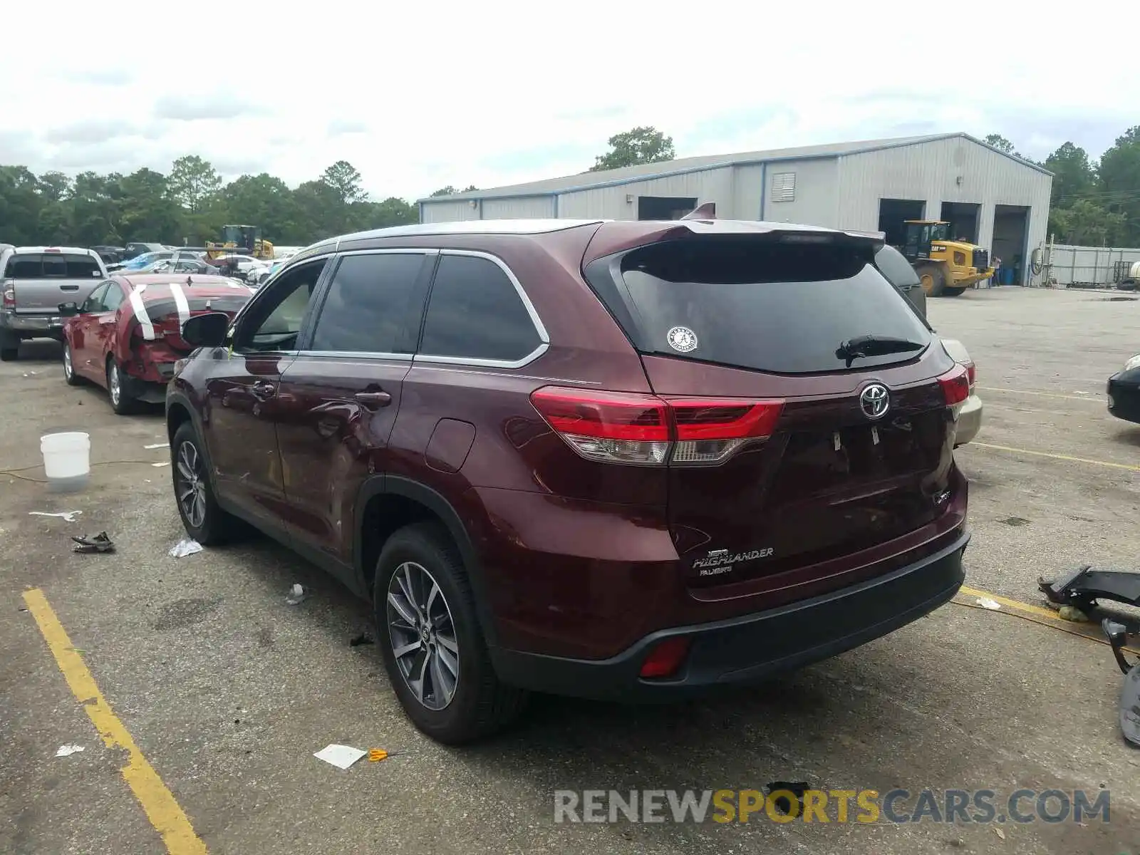 3 Photograph of a damaged car 5TDKZRFH0KS298064 TOYOTA HIGHLANDER 2019