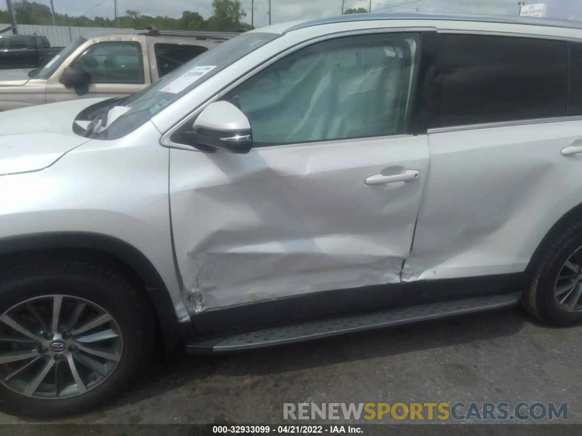 6 Photograph of a damaged car 5TDKZRFH0KS302145 TOYOTA HIGHLANDER 2019