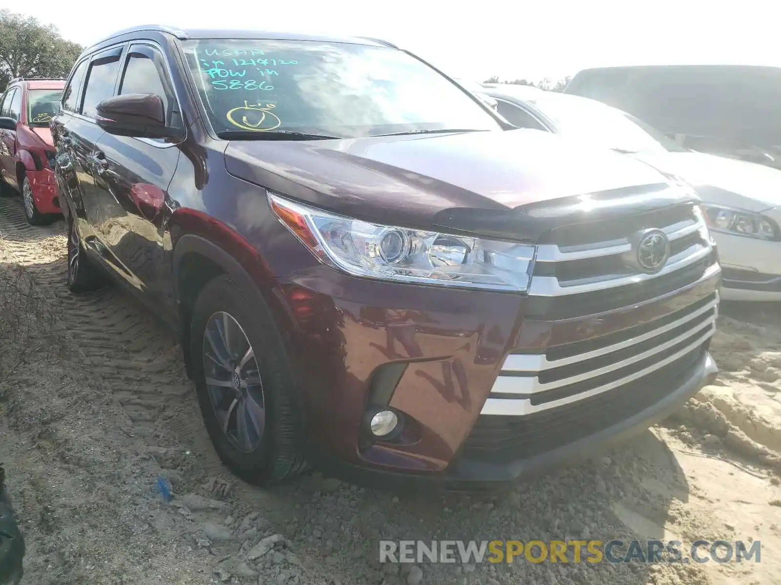 1 Photograph of a damaged car 5TDKZRFH0KS302940 TOYOTA HIGHLANDER 2019