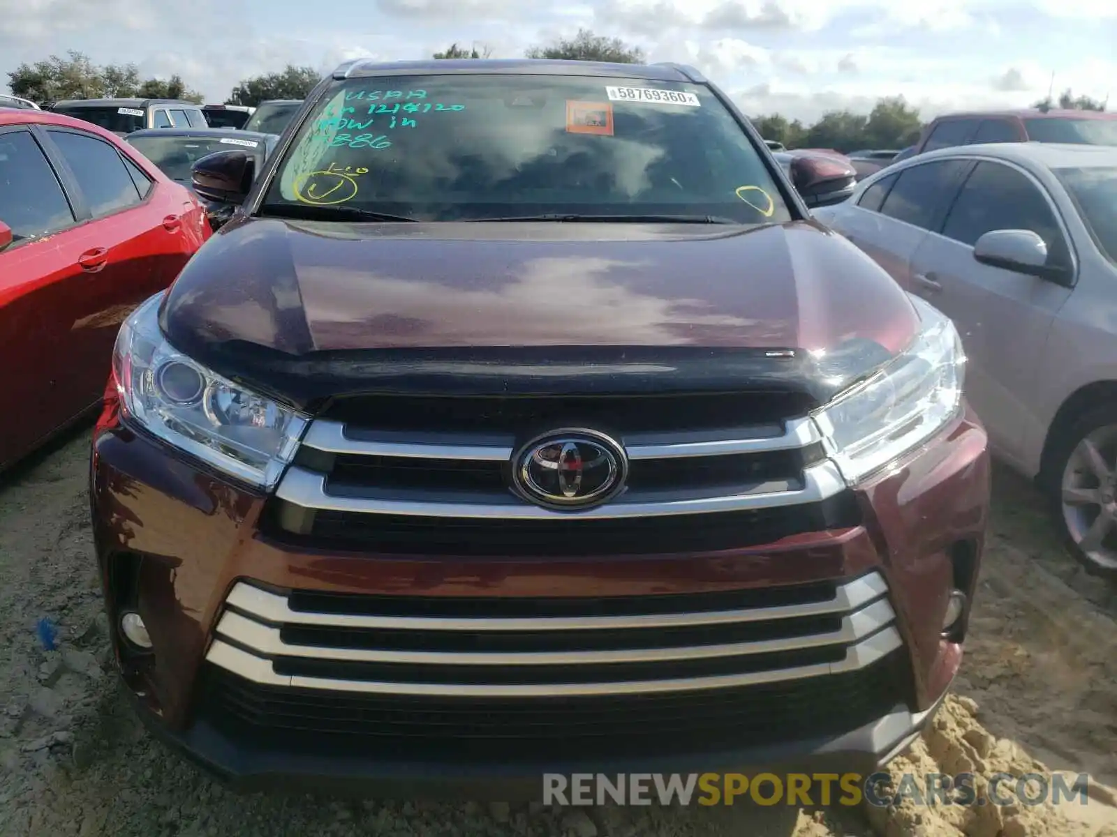 9 Photograph of a damaged car 5TDKZRFH0KS302940 TOYOTA HIGHLANDER 2019