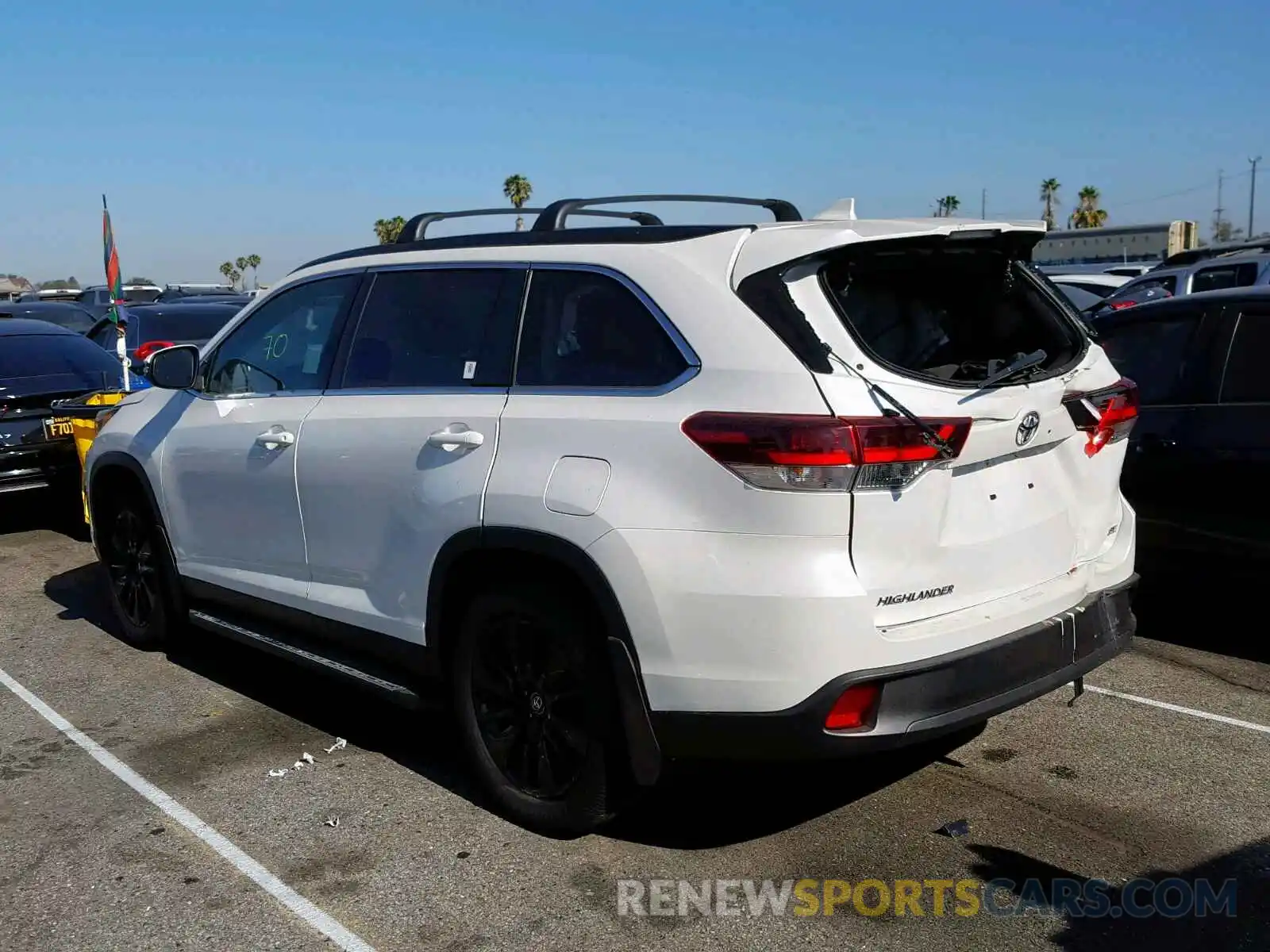 3 Photograph of a damaged car 5TDKZRFH0KS303053 TOYOTA HIGHLANDER 2019