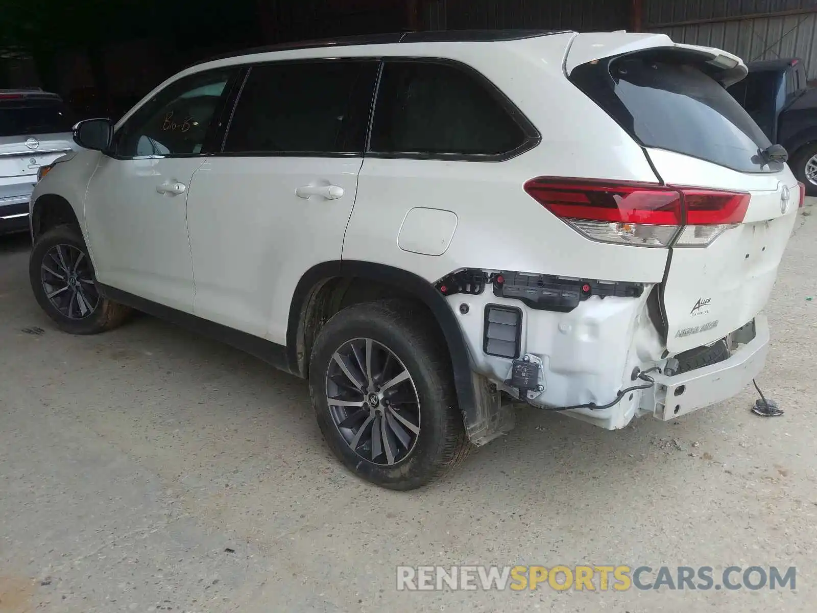 3 Фотография поврежденного автомобиля 5TDKZRFH0KS305417 TOYOTA HIGHLANDER 2019