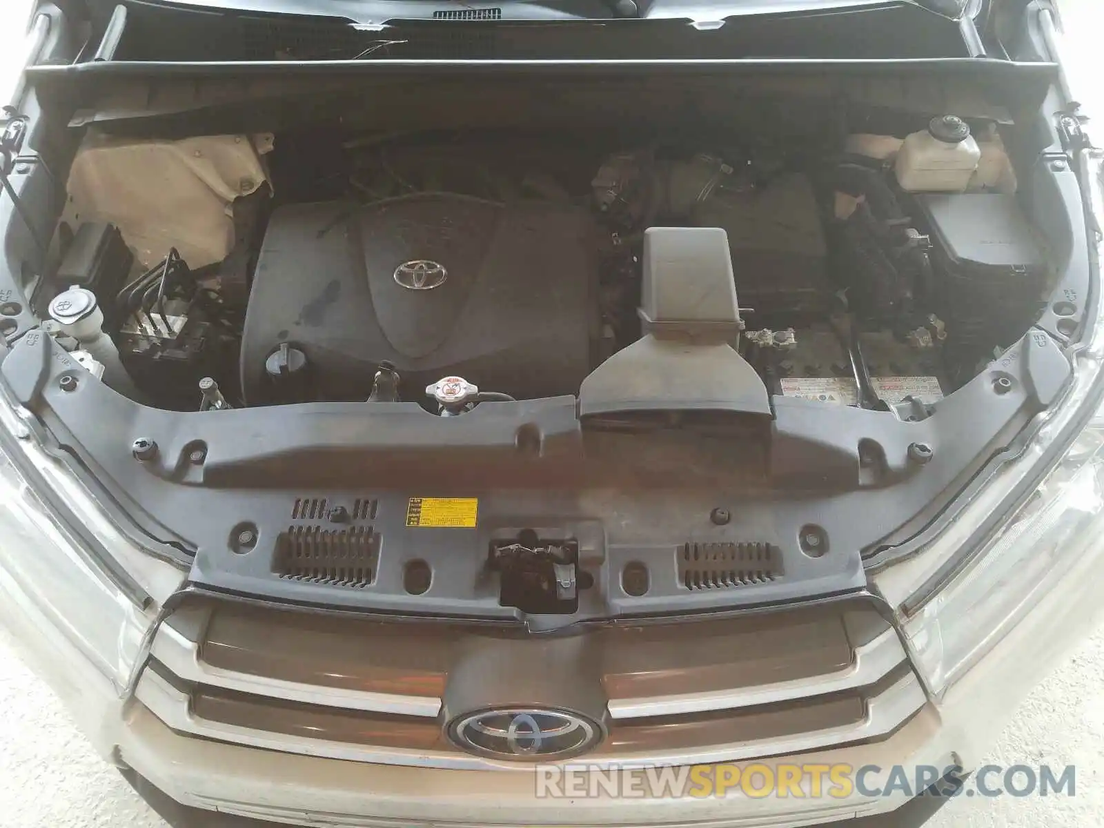 7 Photograph of a damaged car 5TDKZRFH0KS305417 TOYOTA HIGHLANDER 2019