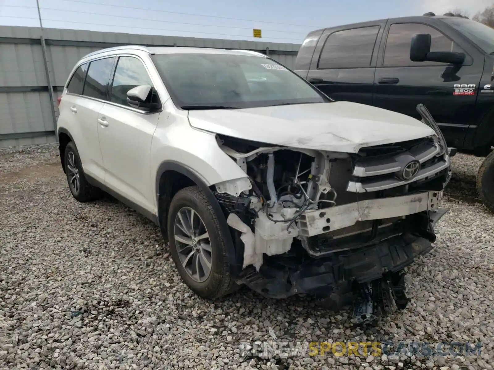 1 Фотография поврежденного автомобиля 5TDKZRFH0KS307216 TOYOTA HIGHLANDER 2019