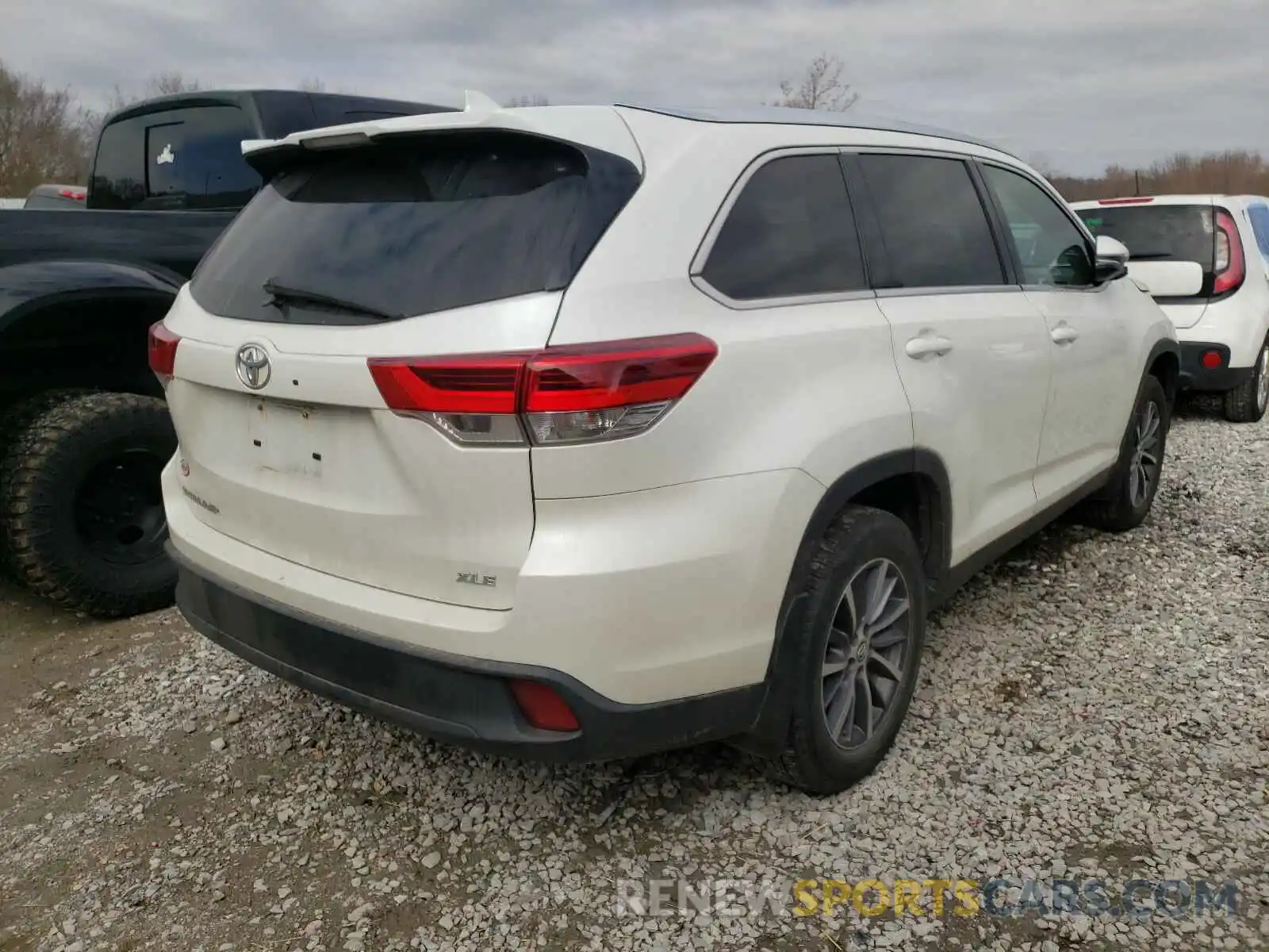 4 Фотография поврежденного автомобиля 5TDKZRFH0KS307216 TOYOTA HIGHLANDER 2019