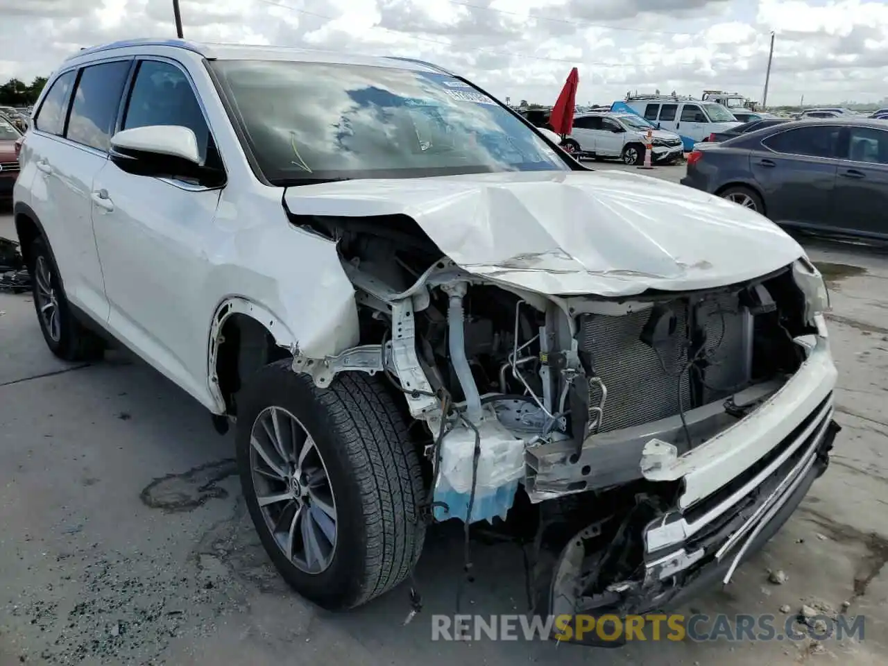 1 Photograph of a damaged car 5TDKZRFH0KS312092 TOYOTA HIGHLANDER 2019