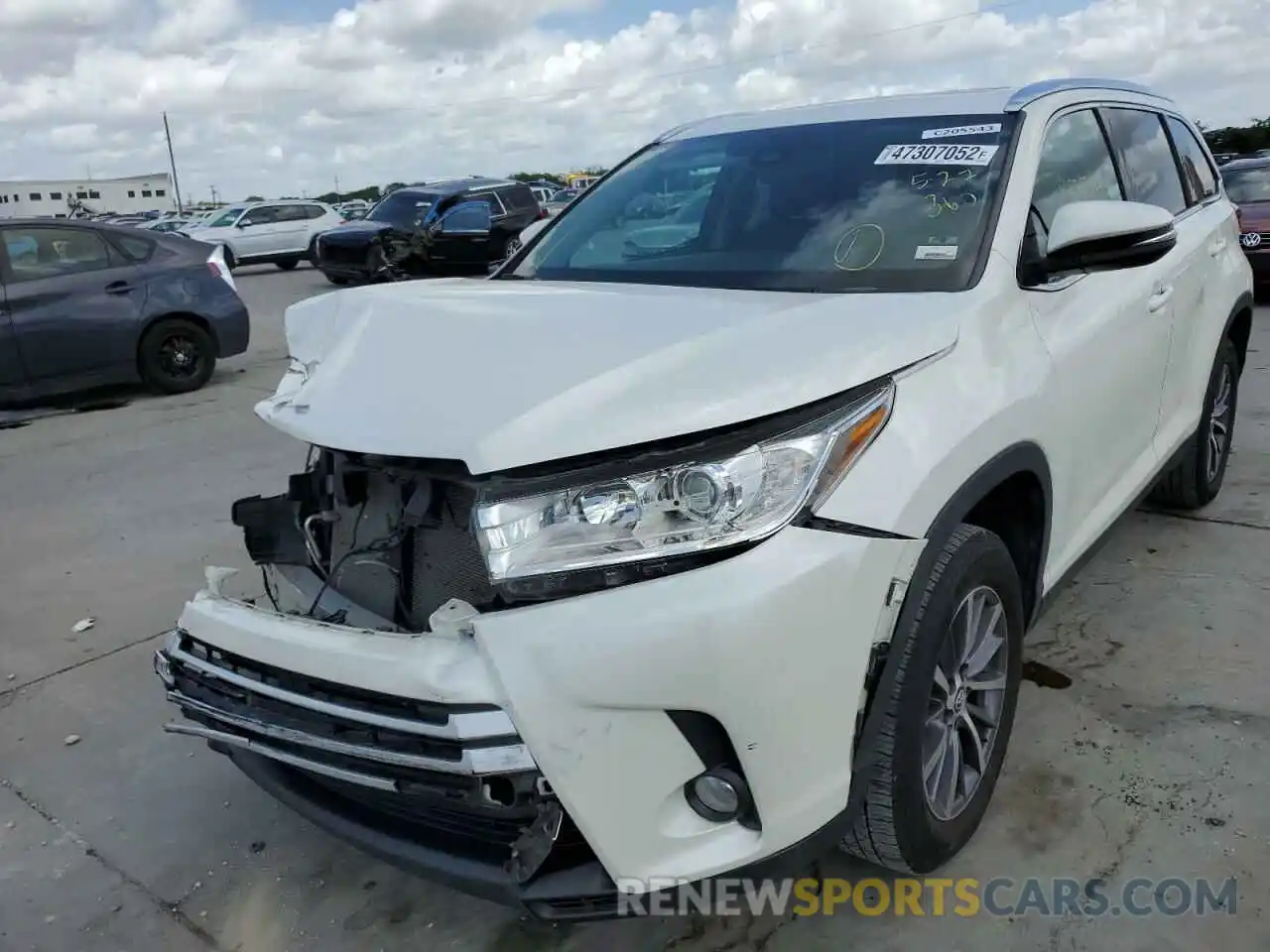 2 Photograph of a damaged car 5TDKZRFH0KS312092 TOYOTA HIGHLANDER 2019