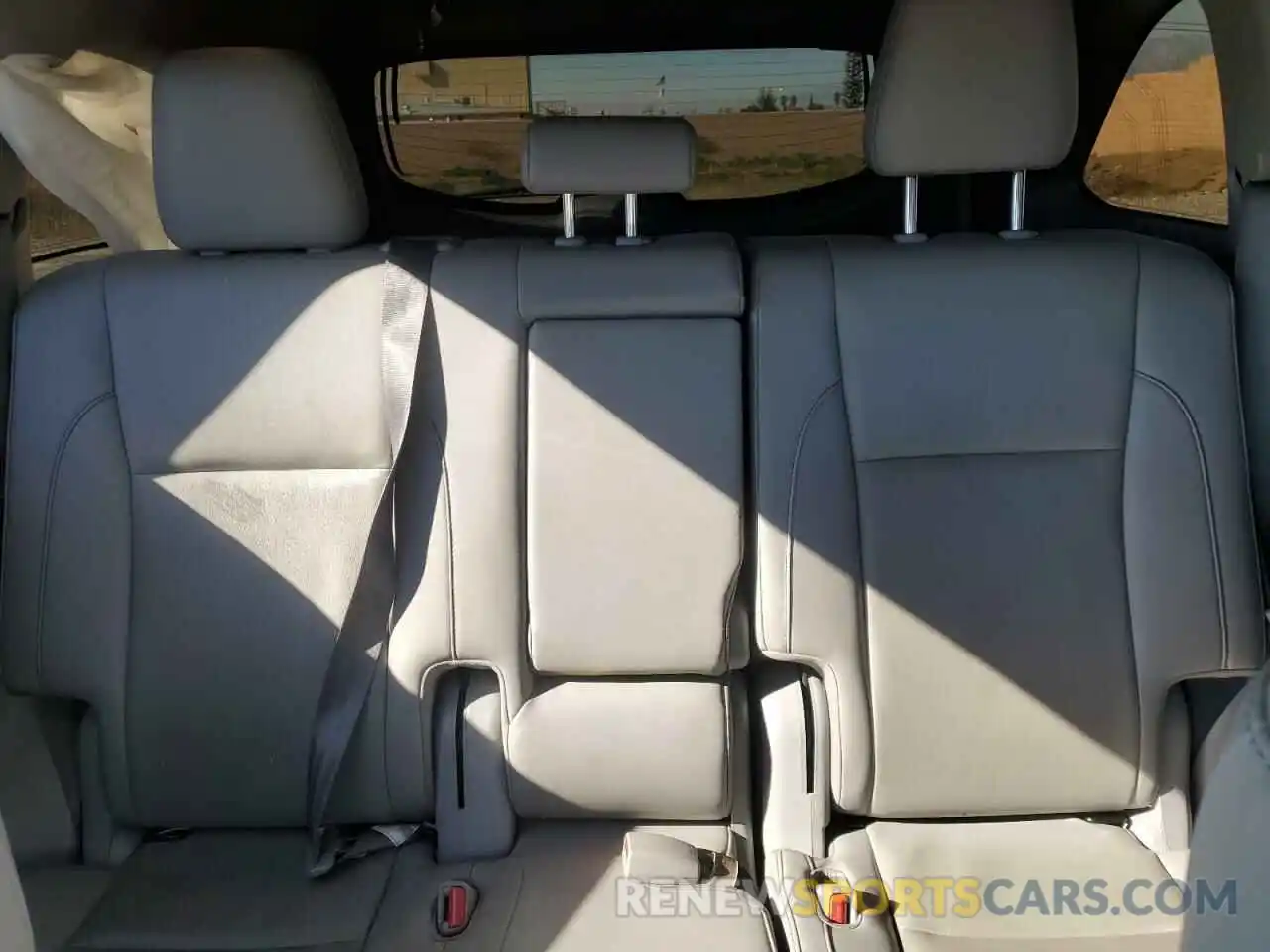 10 Фотография поврежденного автомобиля 5TDKZRFH0KS322671 TOYOTA HIGHLANDER 2019