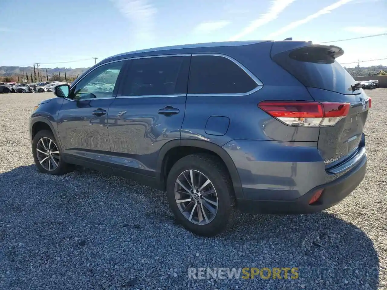 2 Photograph of a damaged car 5TDKZRFH0KS322671 TOYOTA HIGHLANDER 2019