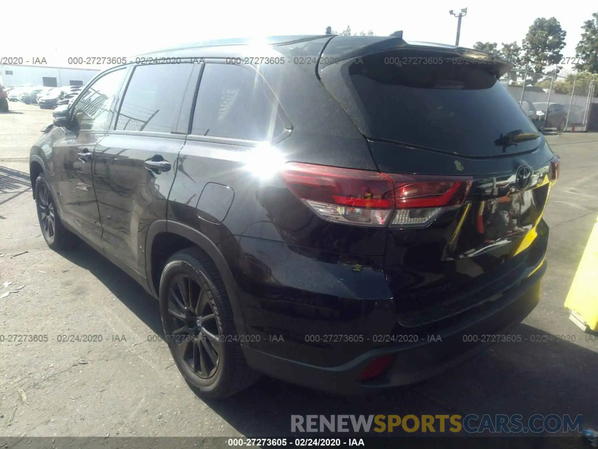 3 Photograph of a damaged car 5TDKZRFH0KS329023 TOYOTA HIGHLANDER 2019