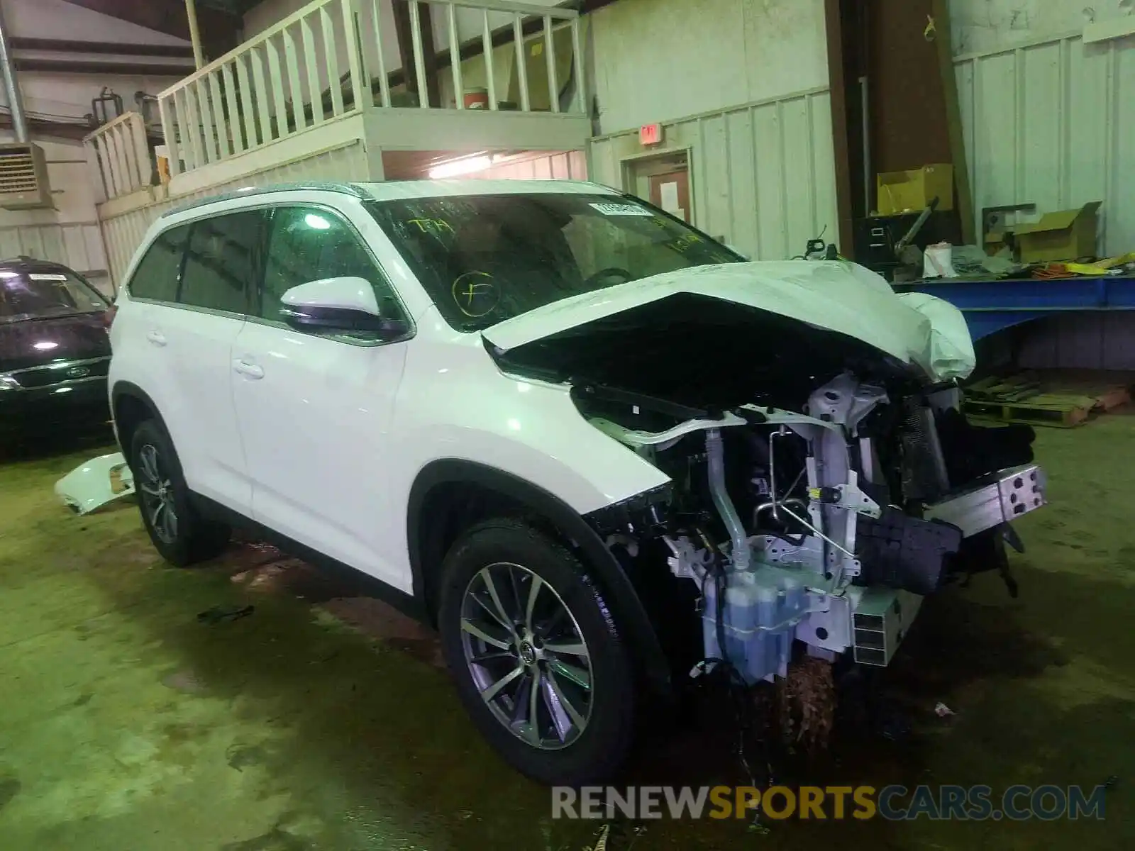 1 Photograph of a damaged car 5TDKZRFH0KS332214 TOYOTA HIGHLANDER 2019