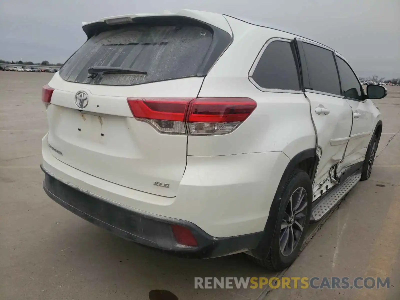 4 Photograph of a damaged car 5TDKZRFH0KS332343 TOYOTA HIGHLANDER 2019