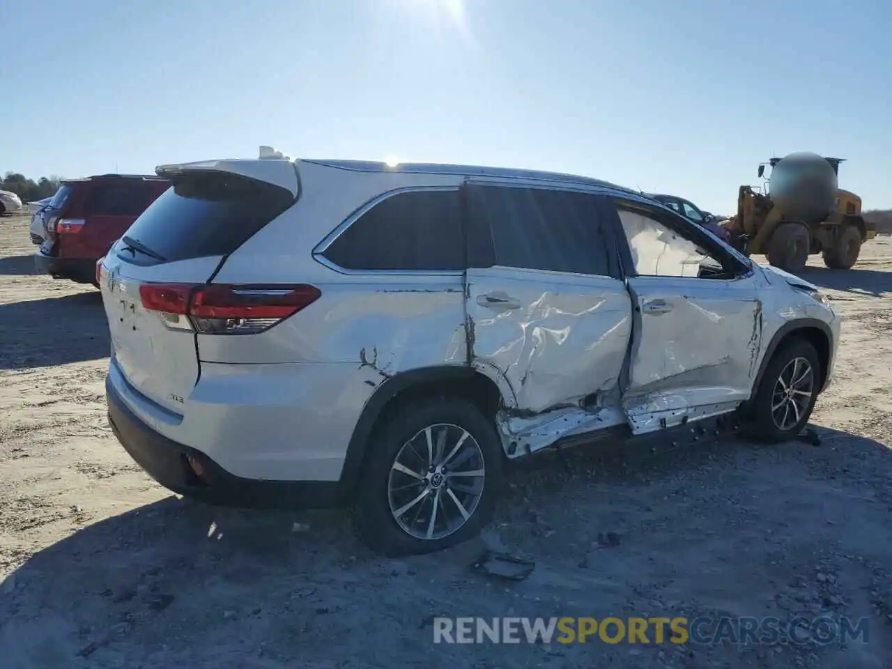 3 Photograph of a damaged car 5TDKZRFH0KS332584 TOYOTA HIGHLANDER 2019