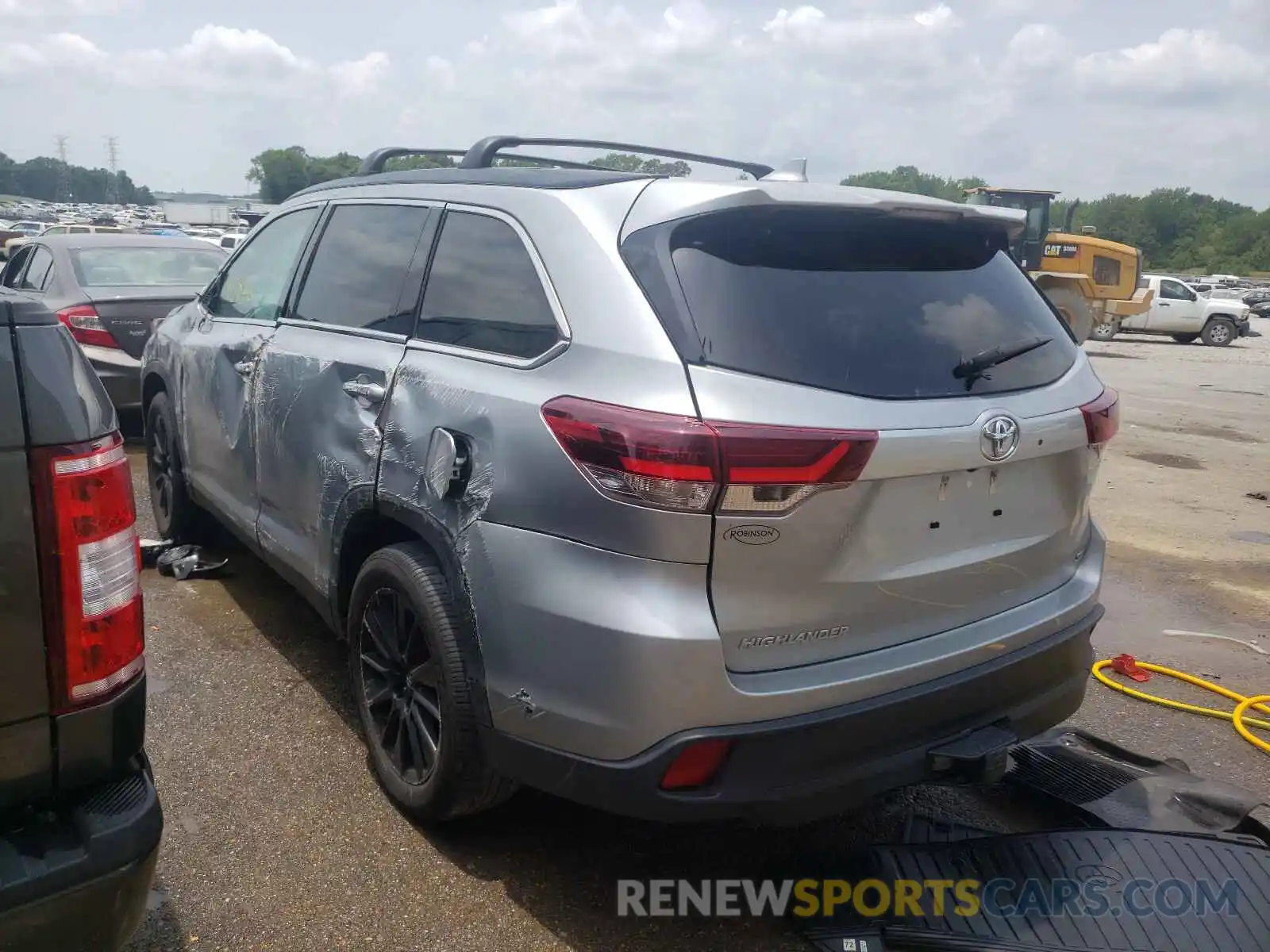 3 Photograph of a damaged car 5TDKZRFH0KS334013 TOYOTA HIGHLANDER 2019