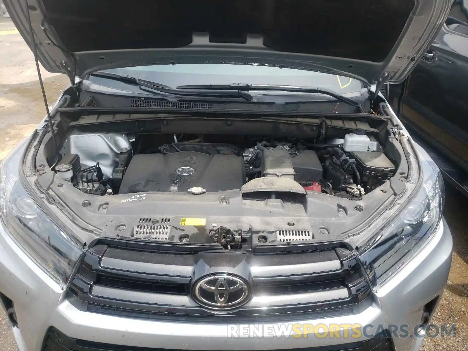 7 Фотография поврежденного автомобиля 5TDKZRFH0KS334013 TOYOTA HIGHLANDER 2019