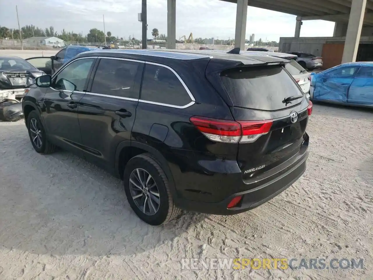 3 Фотография поврежденного автомобиля 5TDKZRFH0KS334108 TOYOTA HIGHLANDER 2019