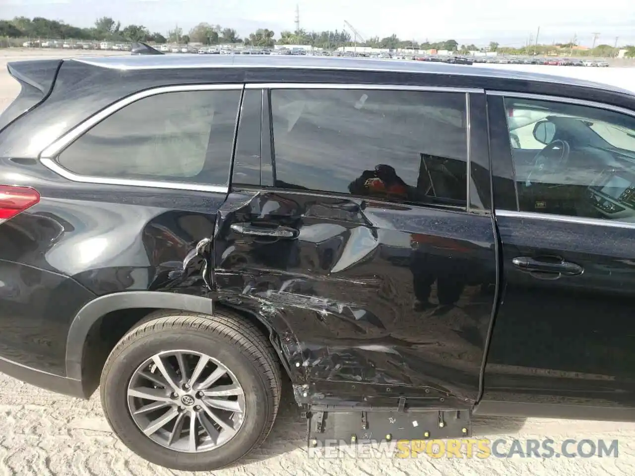 9 Photograph of a damaged car 5TDKZRFH0KS334108 TOYOTA HIGHLANDER 2019