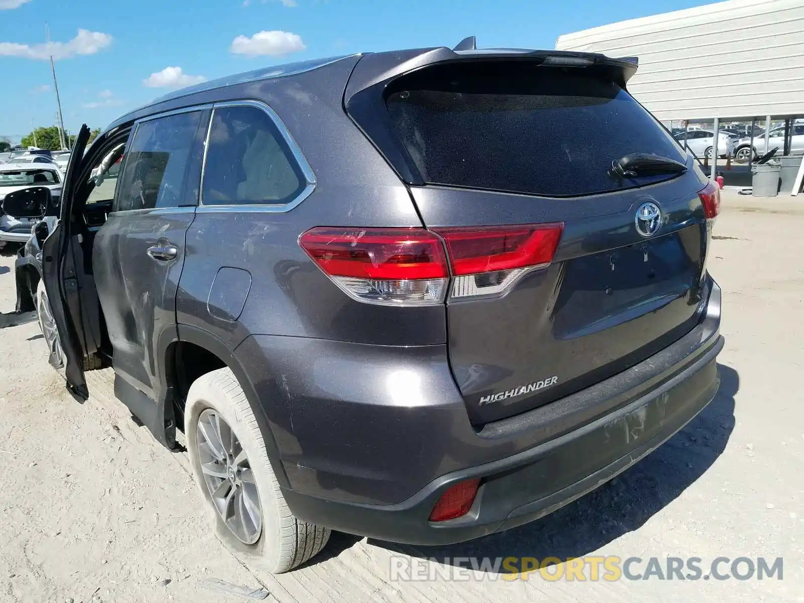 3 Photograph of a damaged car 5TDKZRFH0KS334786 TOYOTA HIGHLANDER 2019