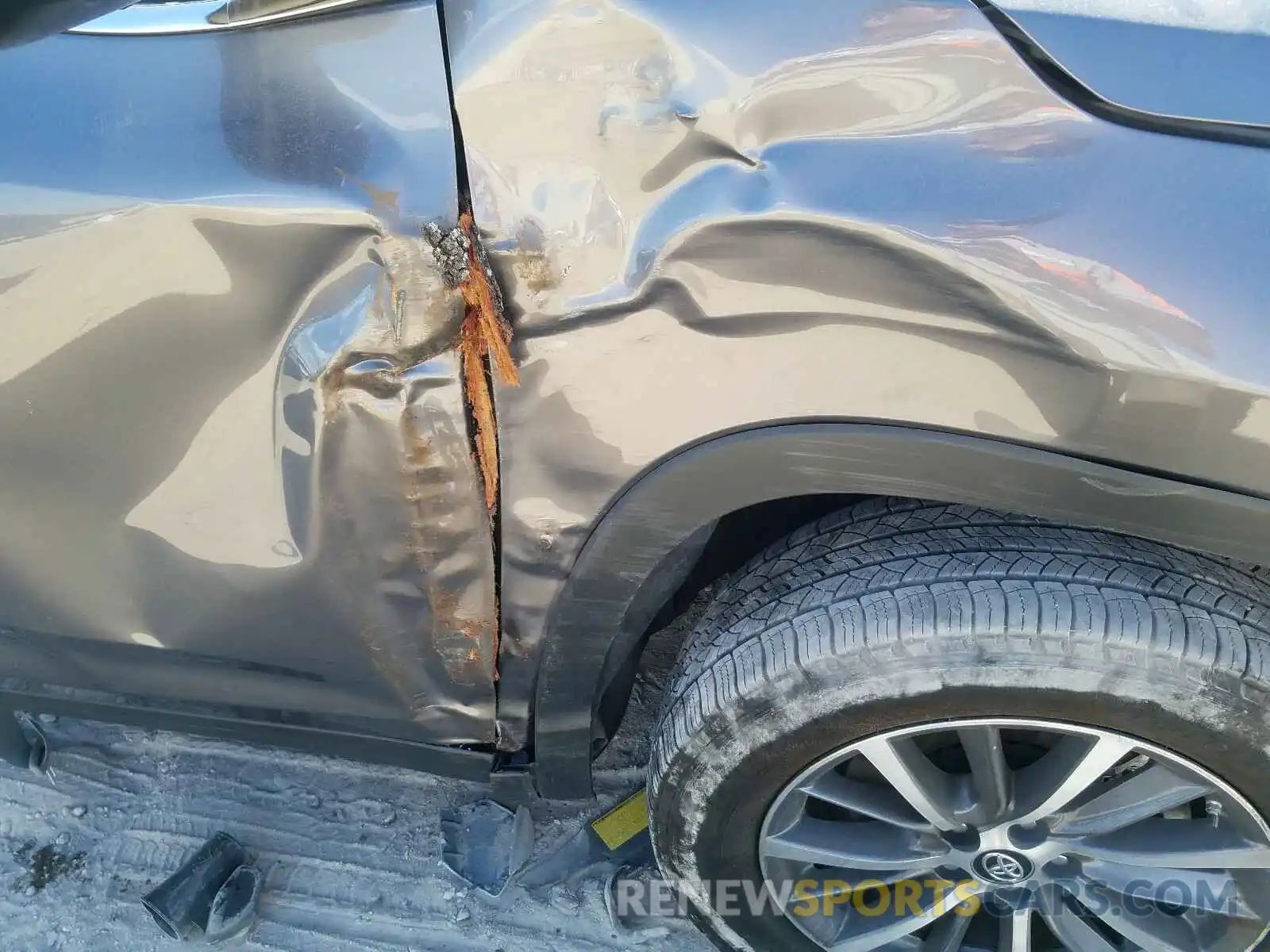 9 Photograph of a damaged car 5TDKZRFH0KS334786 TOYOTA HIGHLANDER 2019