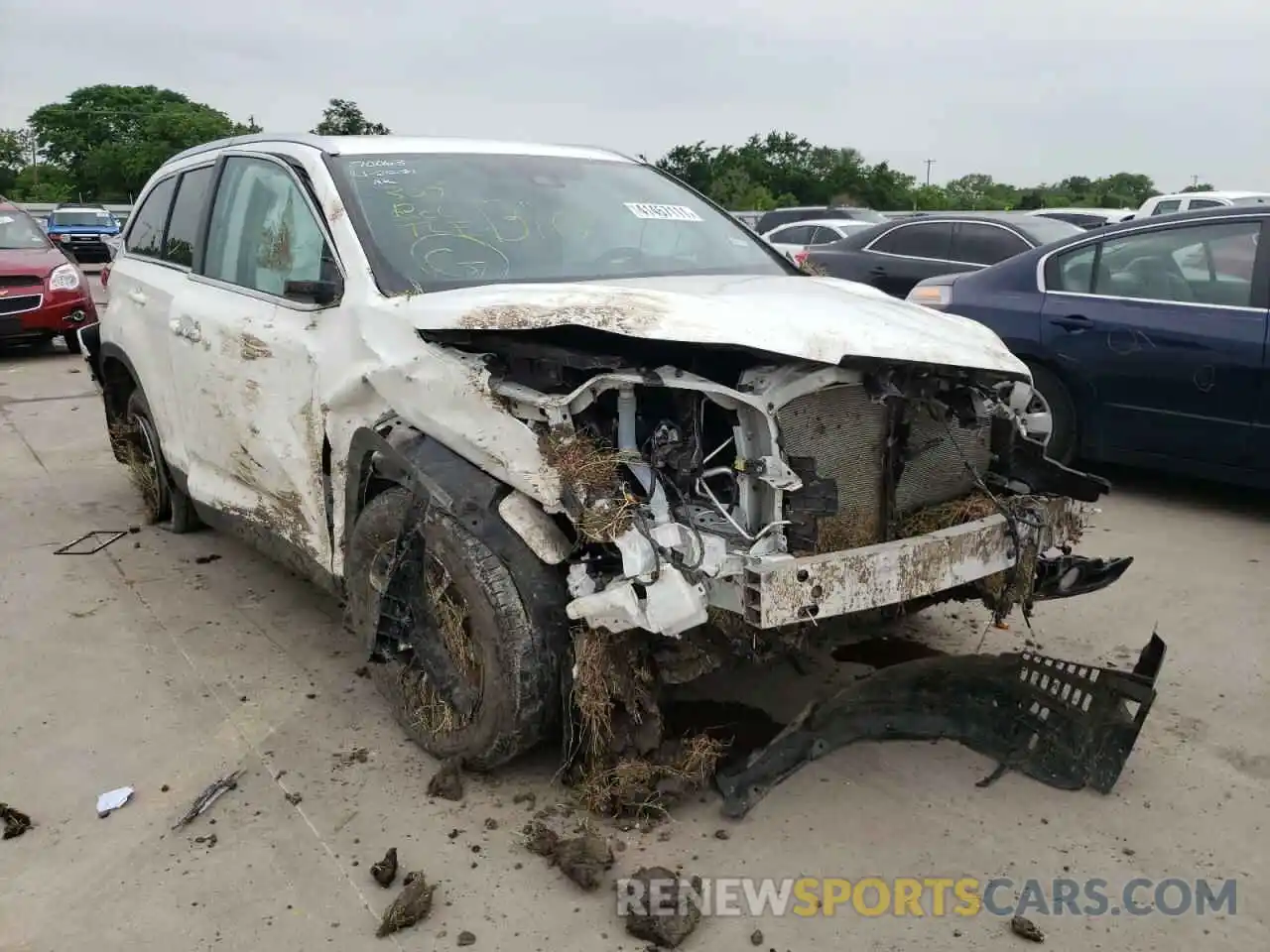 1 Photograph of a damaged car 5TDKZRFH0KS335601 TOYOTA HIGHLANDER 2019