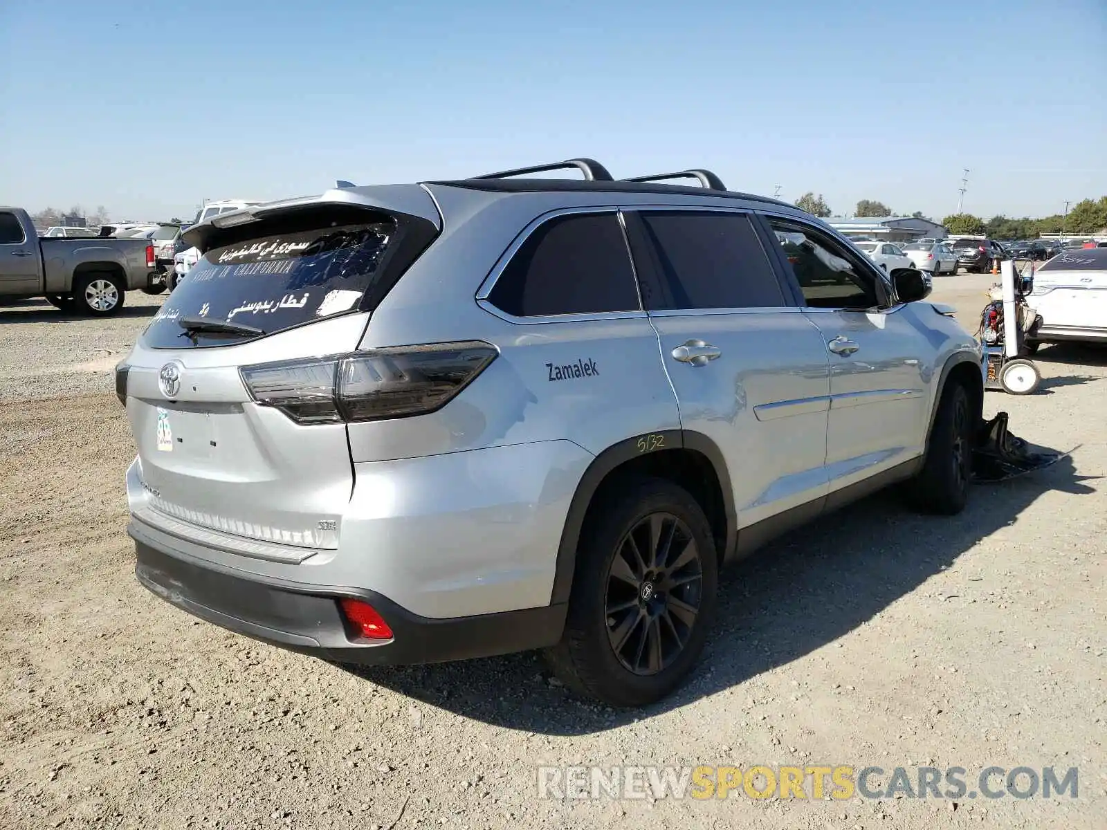 4 Photograph of a damaged car 5TDKZRFH0KS337929 TOYOTA HIGHLANDER 2019