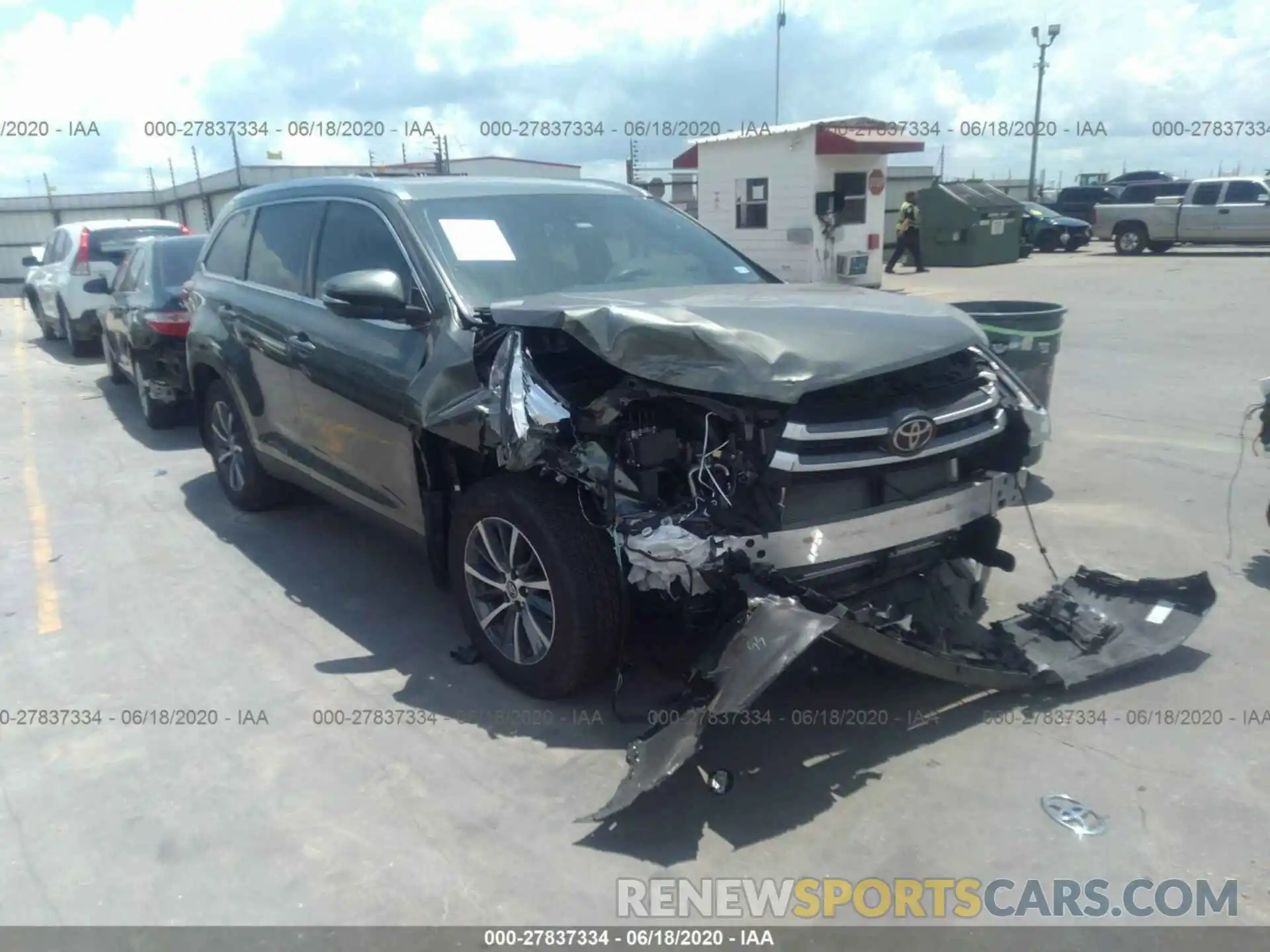 1 Photograph of a damaged car 5TDKZRFH0KS338661 TOYOTA HIGHLANDER 2019