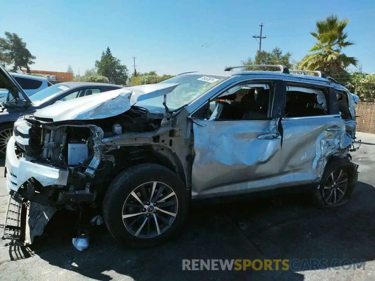 10 Photograph of a damaged car 5TDKZRFH0KS338921 TOYOTA HIGHLANDER 2019