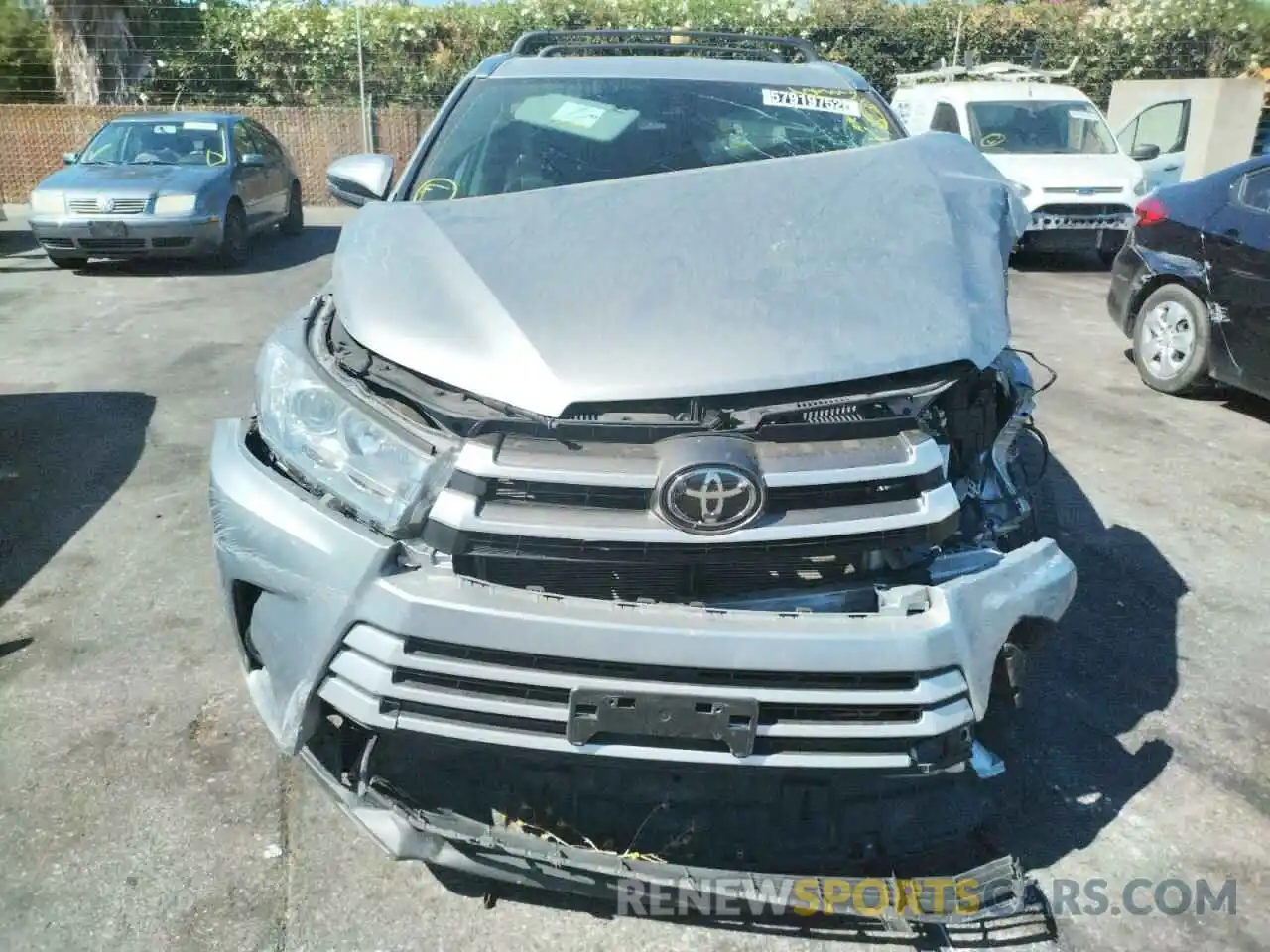 9 Photograph of a damaged car 5TDKZRFH0KS338921 TOYOTA HIGHLANDER 2019