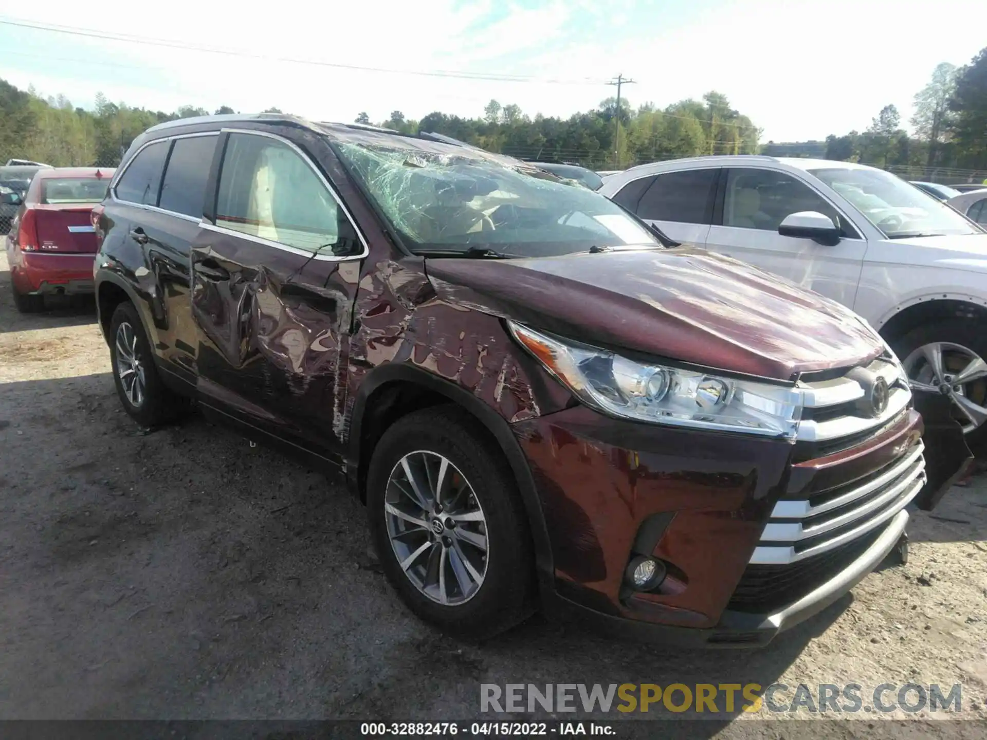 1 Photograph of a damaged car 5TDKZRFH0KS342225 TOYOTA HIGHLANDER 2019