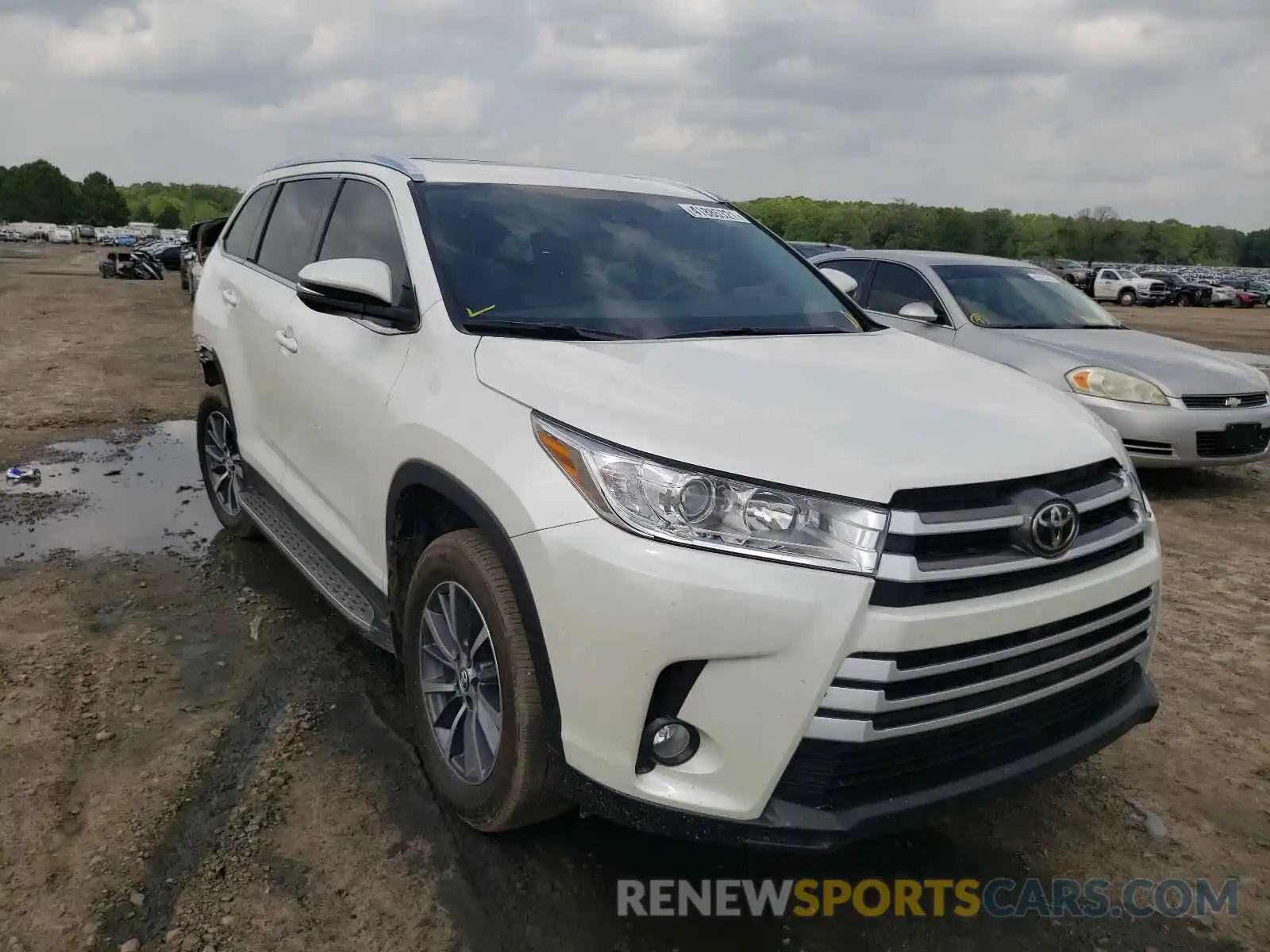 1 Photograph of a damaged car 5TDKZRFH0KS342760 TOYOTA HIGHLANDER 2019