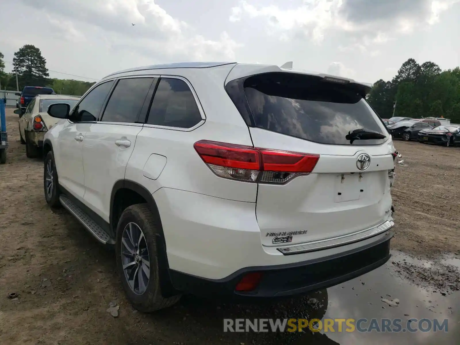 3 Photograph of a damaged car 5TDKZRFH0KS342760 TOYOTA HIGHLANDER 2019