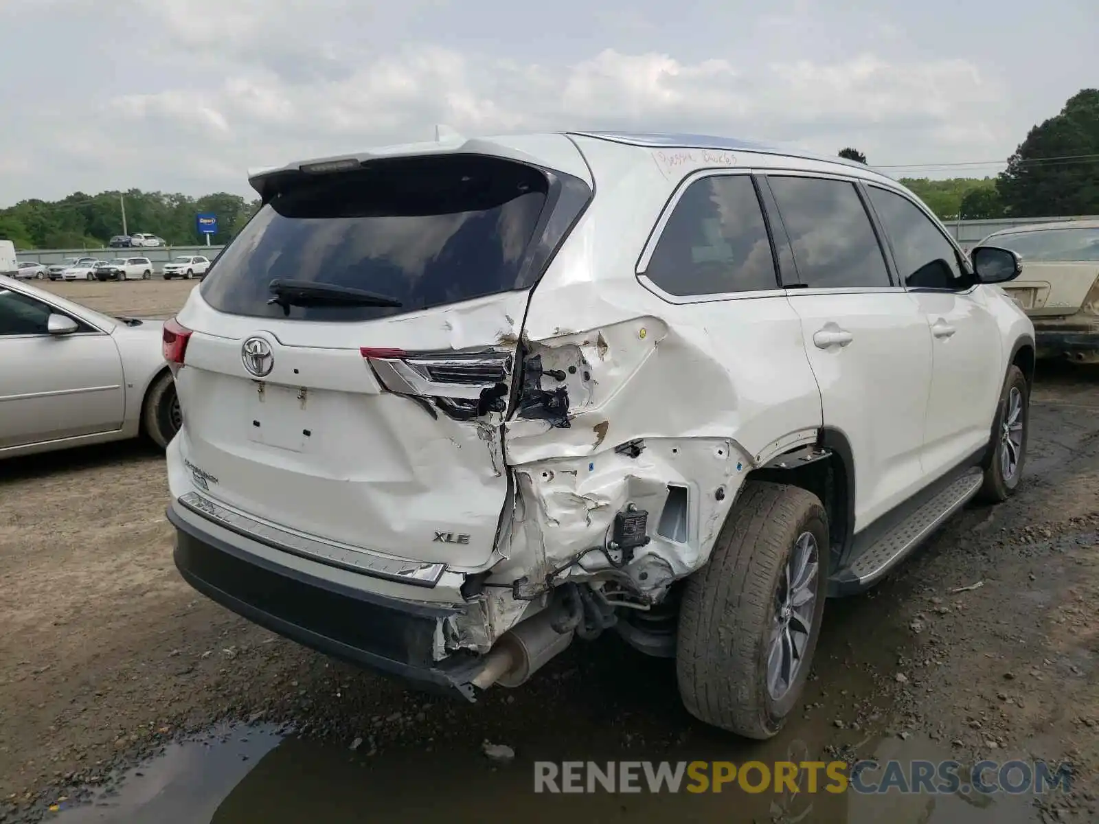 4 Photograph of a damaged car 5TDKZRFH0KS342760 TOYOTA HIGHLANDER 2019