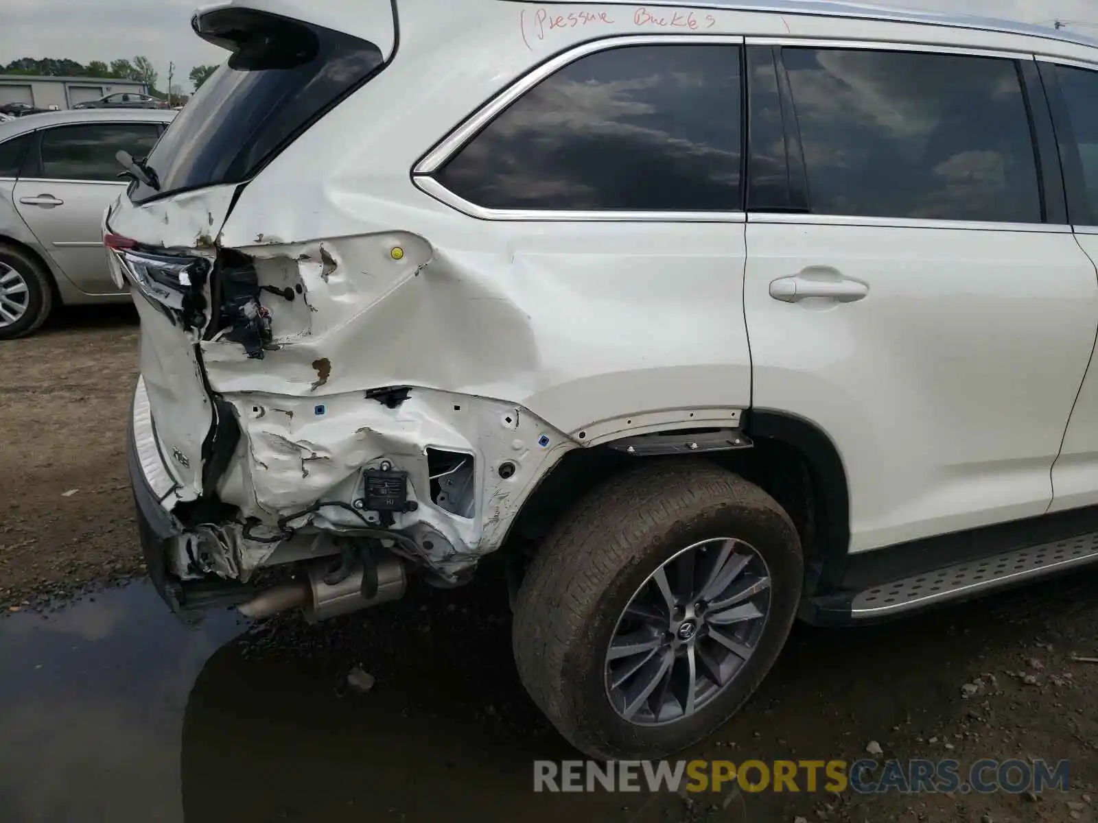 9 Photograph of a damaged car 5TDKZRFH0KS342760 TOYOTA HIGHLANDER 2019