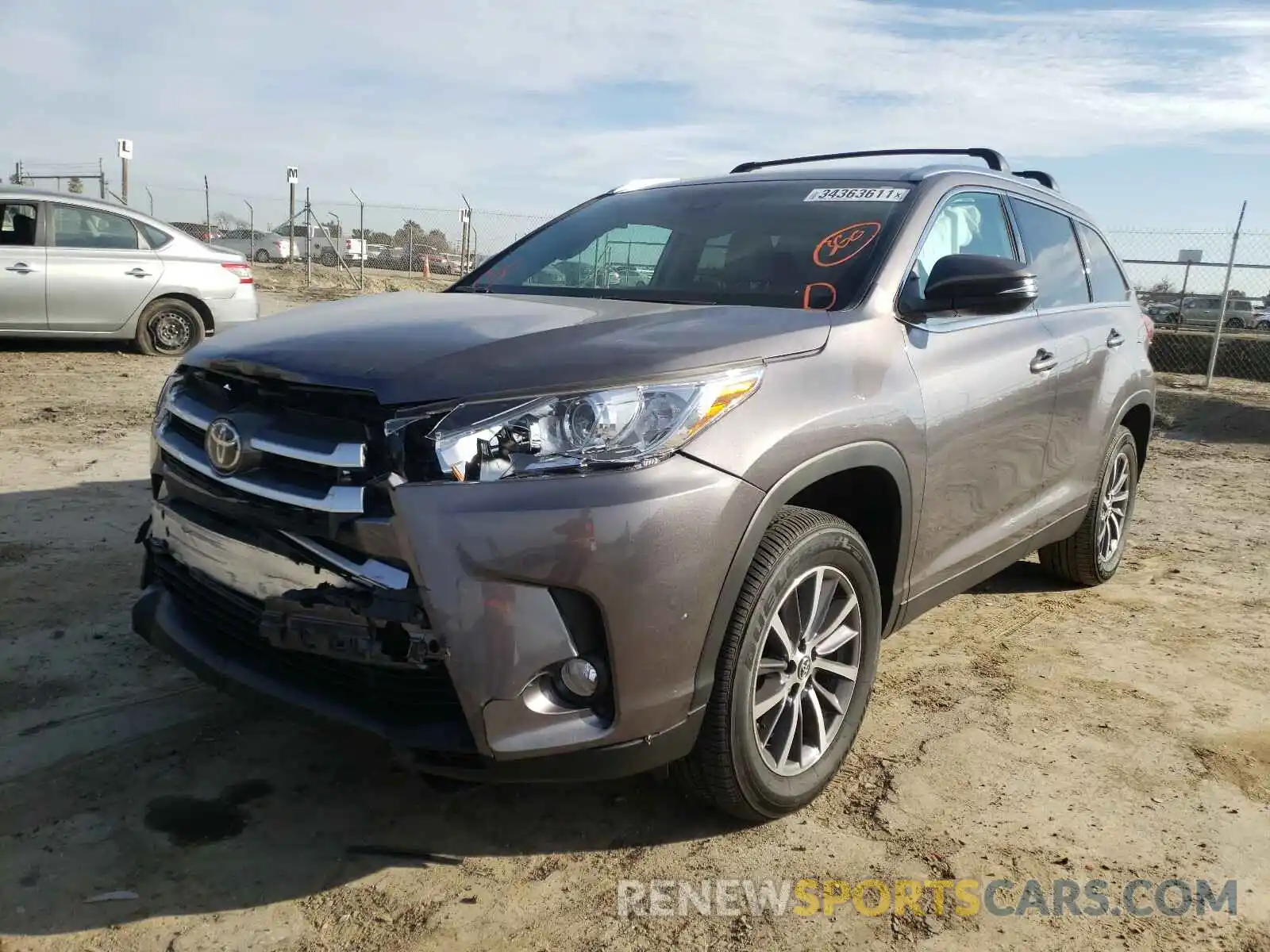 2 Photograph of a damaged car 5TDKZRFH0KS346369 TOYOTA HIGHLANDER 2019