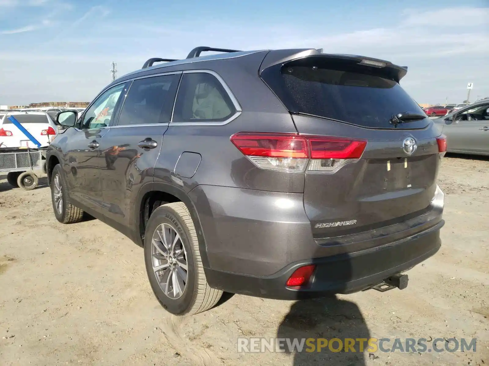 3 Photograph of a damaged car 5TDKZRFH0KS346369 TOYOTA HIGHLANDER 2019