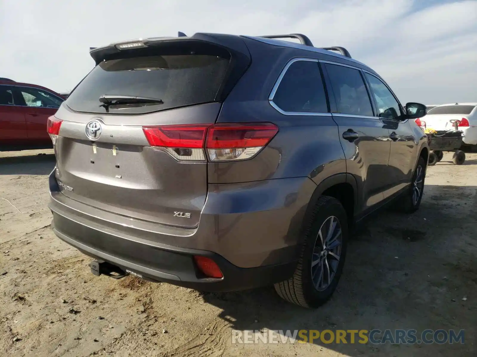 4 Фотография поврежденного автомобиля 5TDKZRFH0KS346369 TOYOTA HIGHLANDER 2019