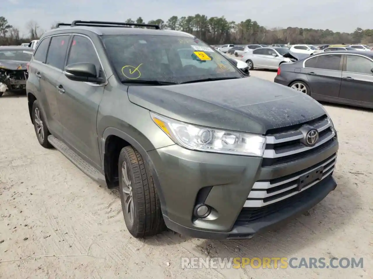 1 Photograph of a damaged car 5TDKZRFH0KS347442 TOYOTA HIGHLANDER 2019