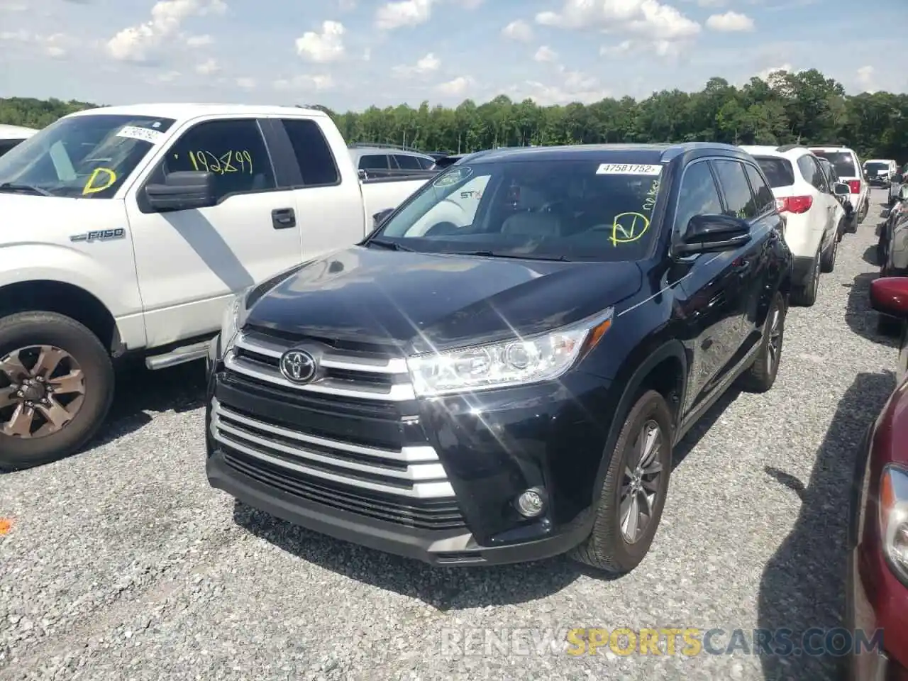 2 Photograph of a damaged car 5TDKZRFH0KS349580 TOYOTA HIGHLANDER 2019