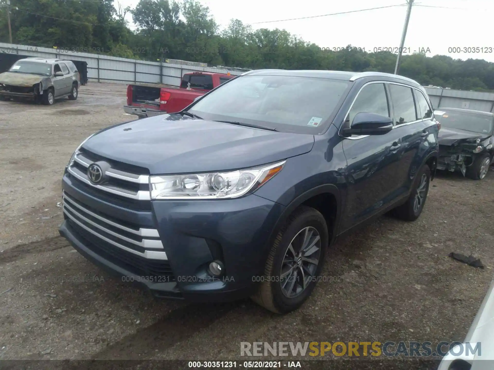 2 Photograph of a damaged car 5TDKZRFH0KS351071 TOYOTA HIGHLANDER 2019