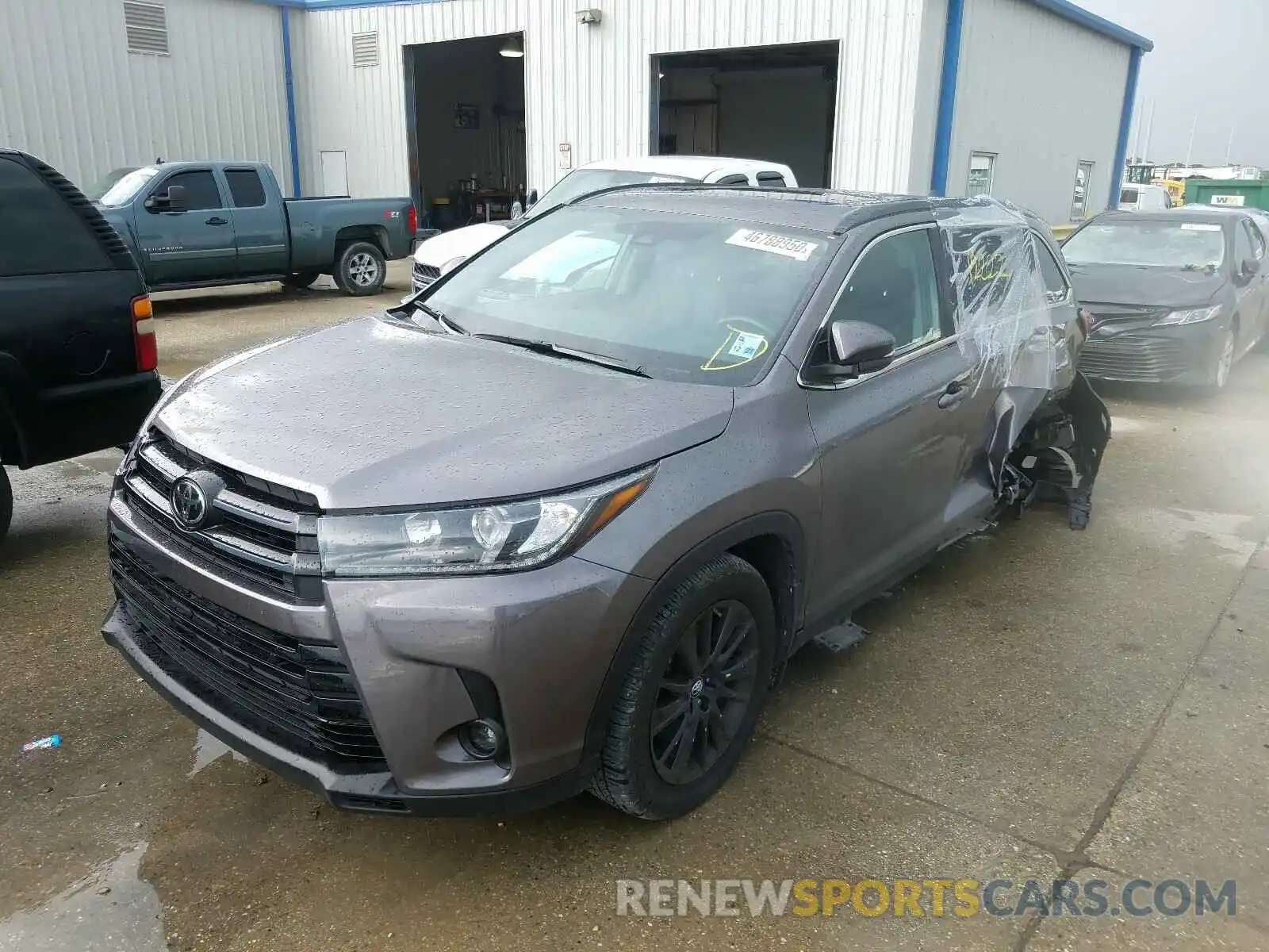 2 Photograph of a damaged car 5TDKZRFH0KS356481 TOYOTA HIGHLANDER 2019