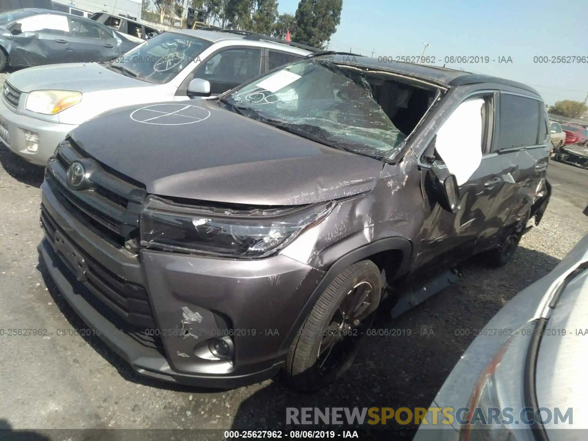 2 Photograph of a damaged car 5TDKZRFH0KS551318 TOYOTA HIGHLANDER 2019