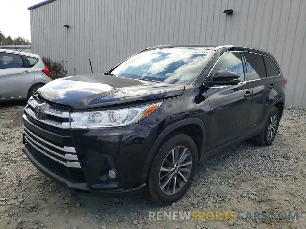 2 Photograph of a damaged car 5TDKZRFH0KS552257 TOYOTA HIGHLANDER 2019