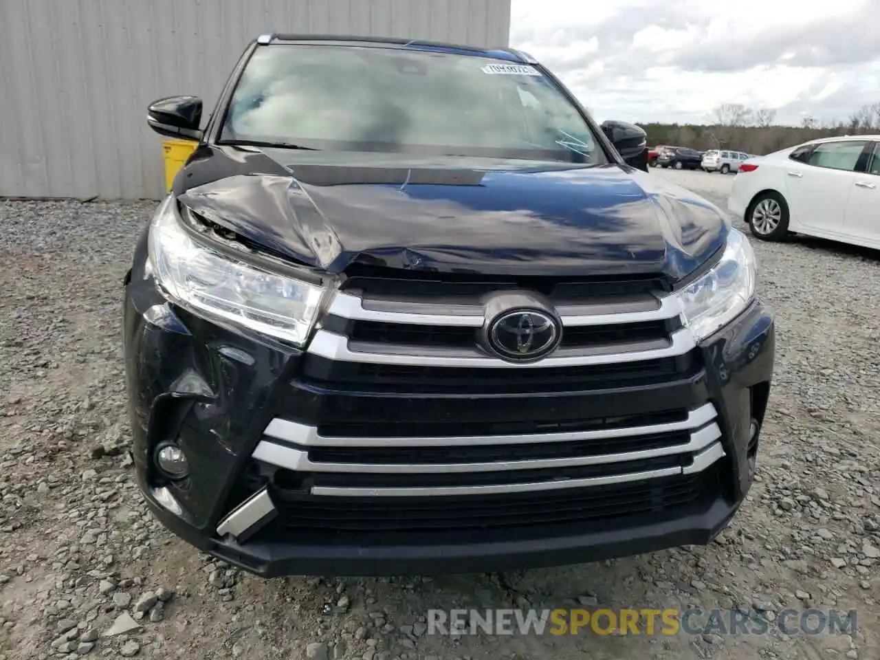 9 Photograph of a damaged car 5TDKZRFH0KS552257 TOYOTA HIGHLANDER 2019