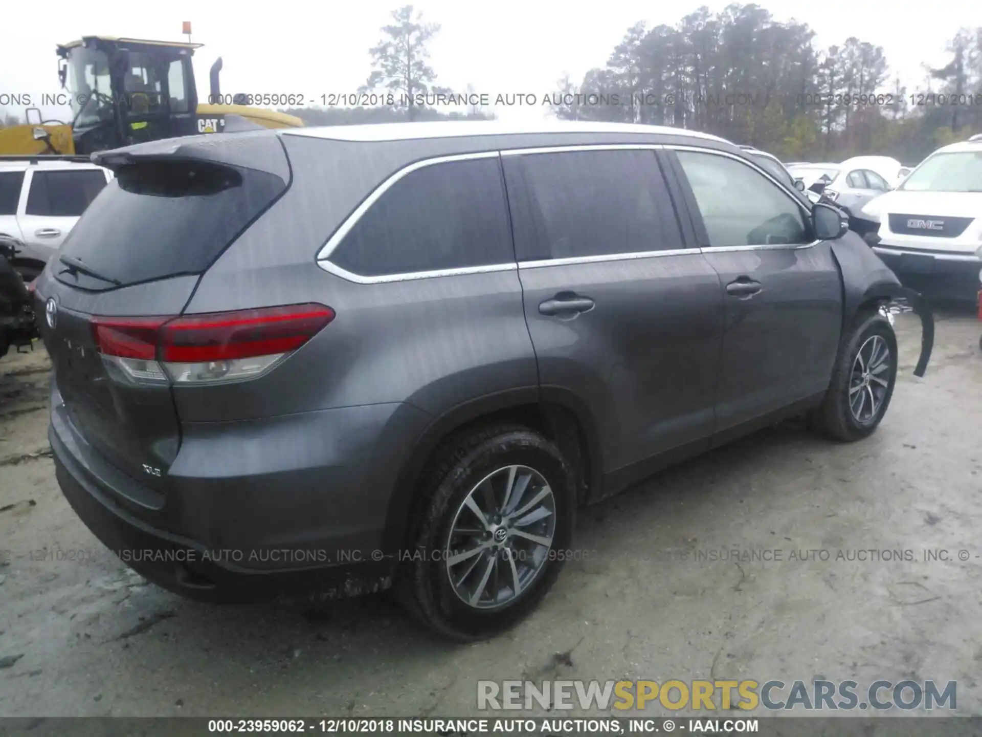 4 Photograph of a damaged car 5TDKZRFH0KS552274 TOYOTA HIGHLANDER 2019