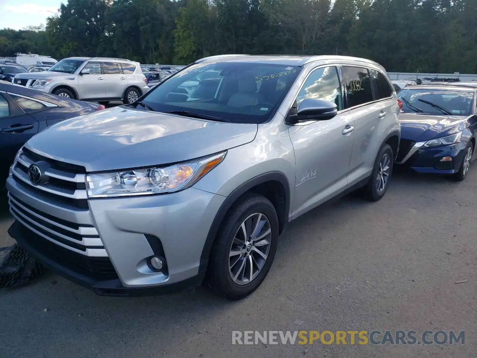 2 Photograph of a damaged car 5TDKZRFH0KS553330 TOYOTA HIGHLANDER 2019