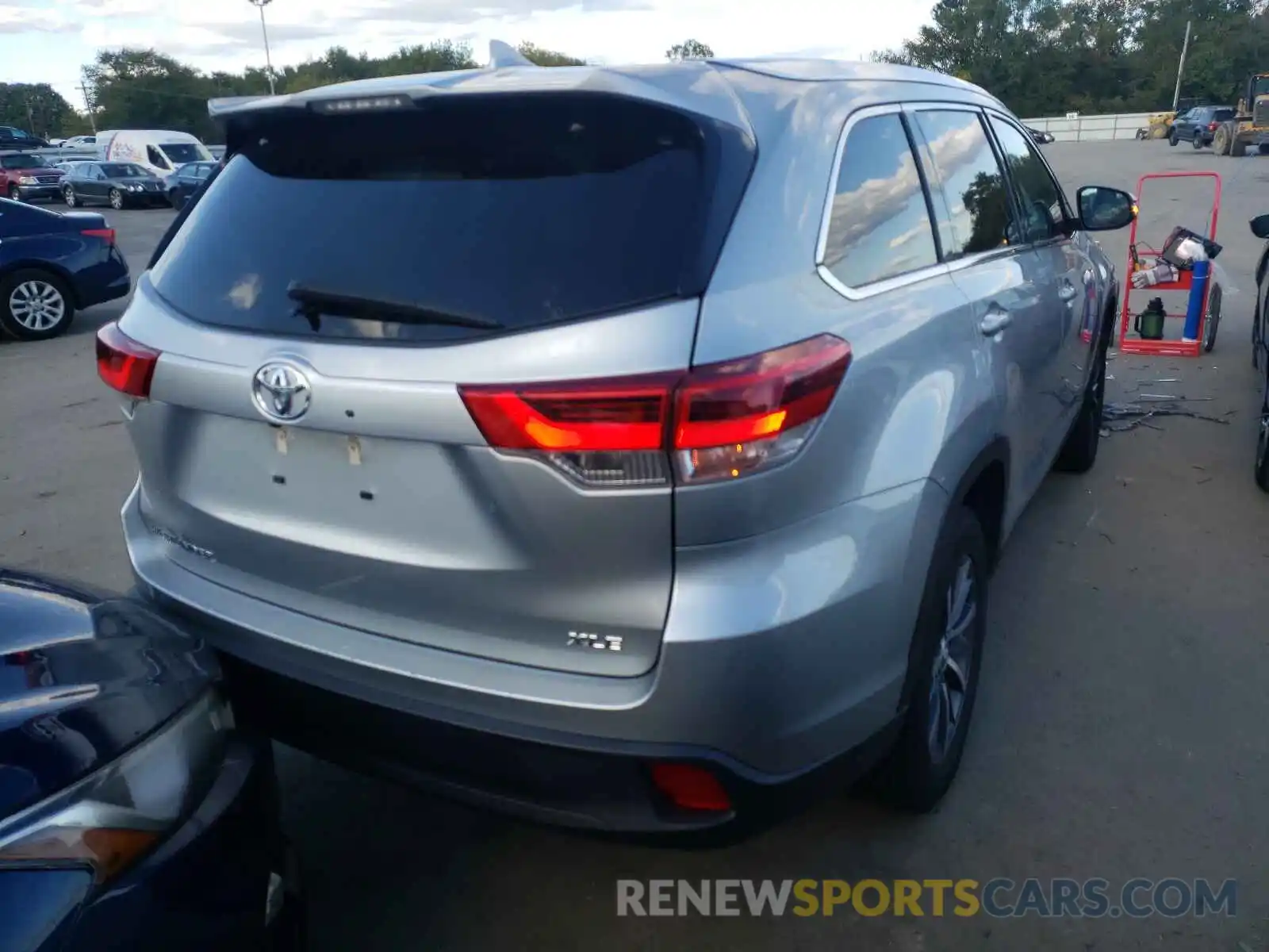 4 Фотография поврежденного автомобиля 5TDKZRFH0KS553330 TOYOTA HIGHLANDER 2019