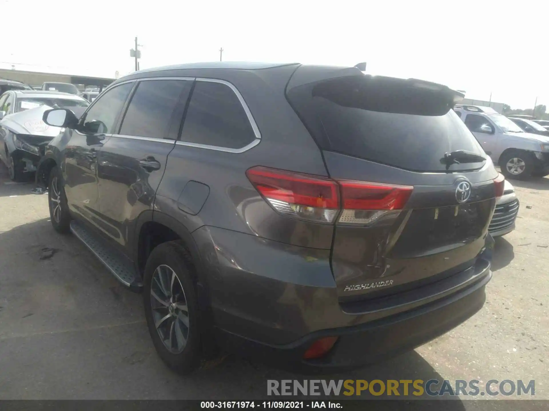 3 Фотография поврежденного автомобиля 5TDKZRFH0KS553408 TOYOTA HIGHLANDER 2019