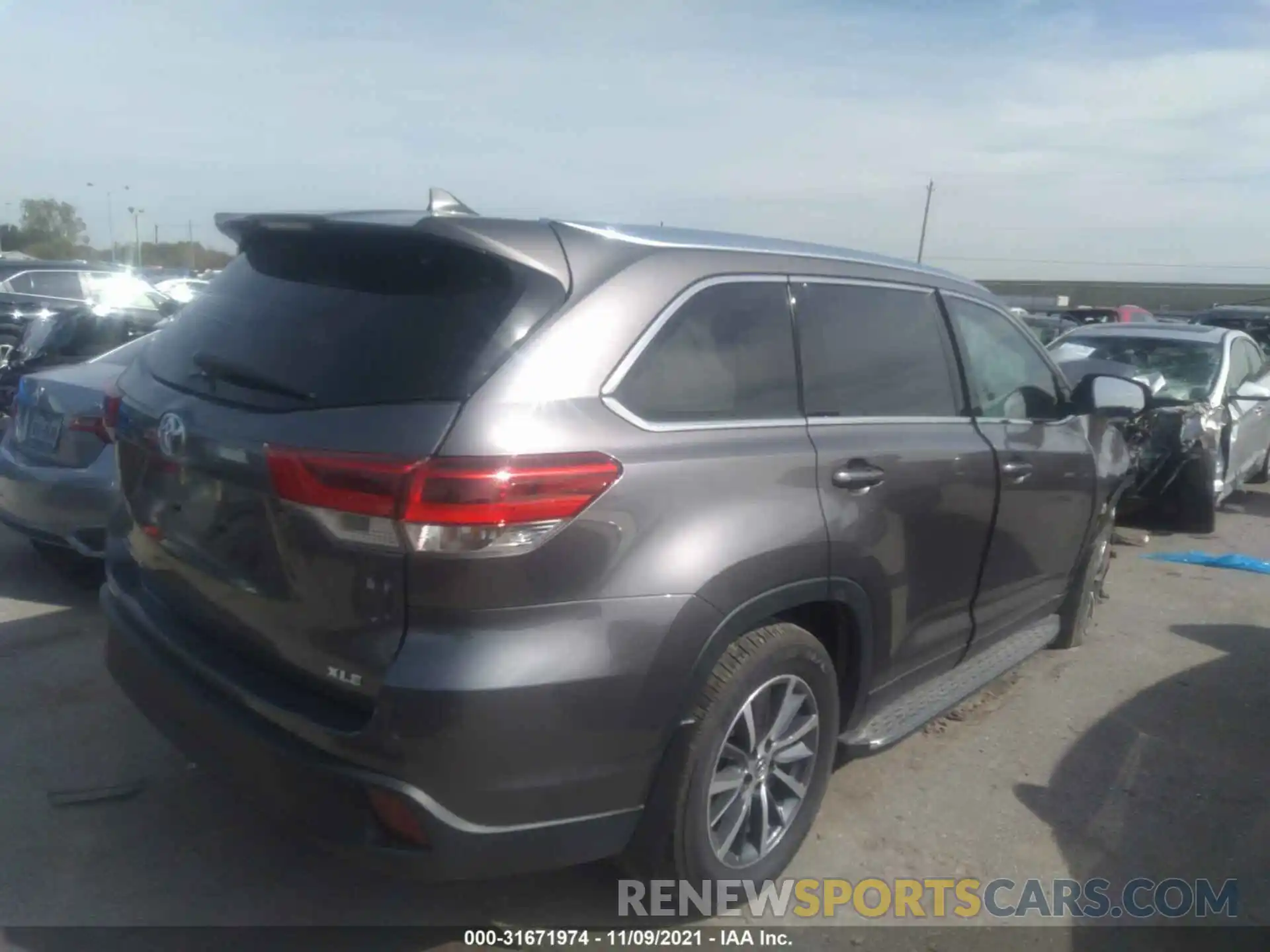 4 Фотография поврежденного автомобиля 5TDKZRFH0KS553408 TOYOTA HIGHLANDER 2019